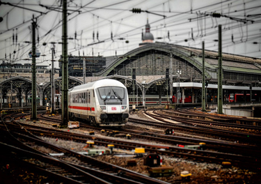 Buck boost converter for railway systems